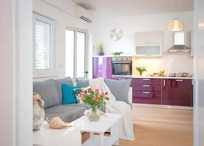Seaview Holiday Home Apt. With Private Terrace