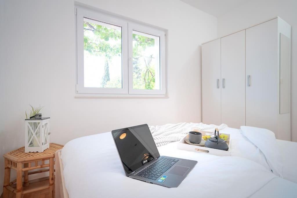 Seaview Apt. With Private Terrace *